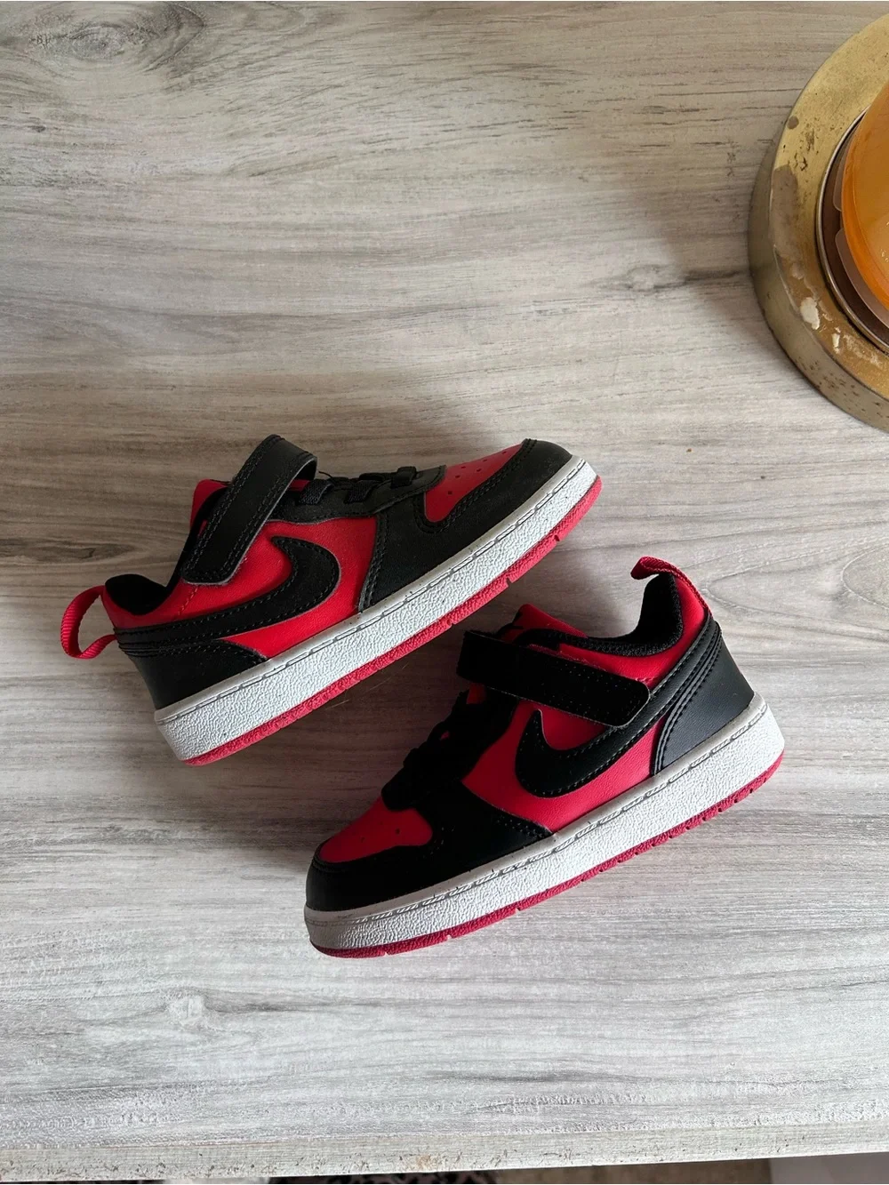 Nike Kids Low-Top Sneakers in Black & Red